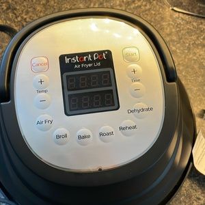 Air fryer lid for instant pot